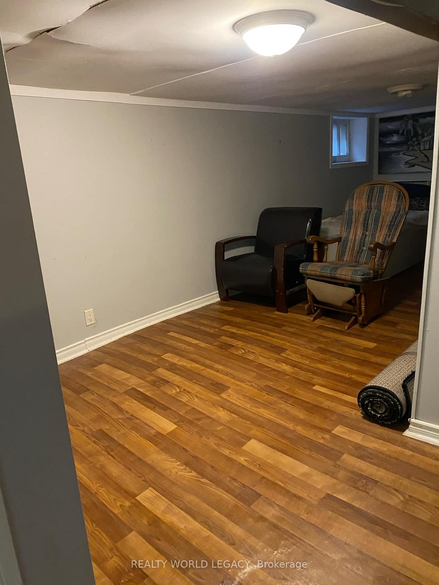 Photo 15 of 169 Graham Avenue S, Hamilton, Delta — HOMEH