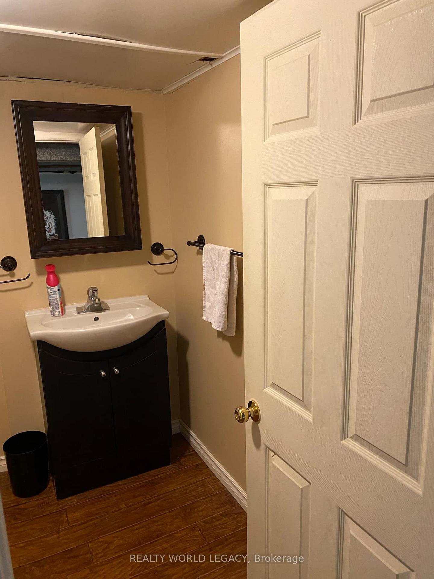 Photo 17 of 169 Graham Avenue S, Hamilton, Delta — HOMEH