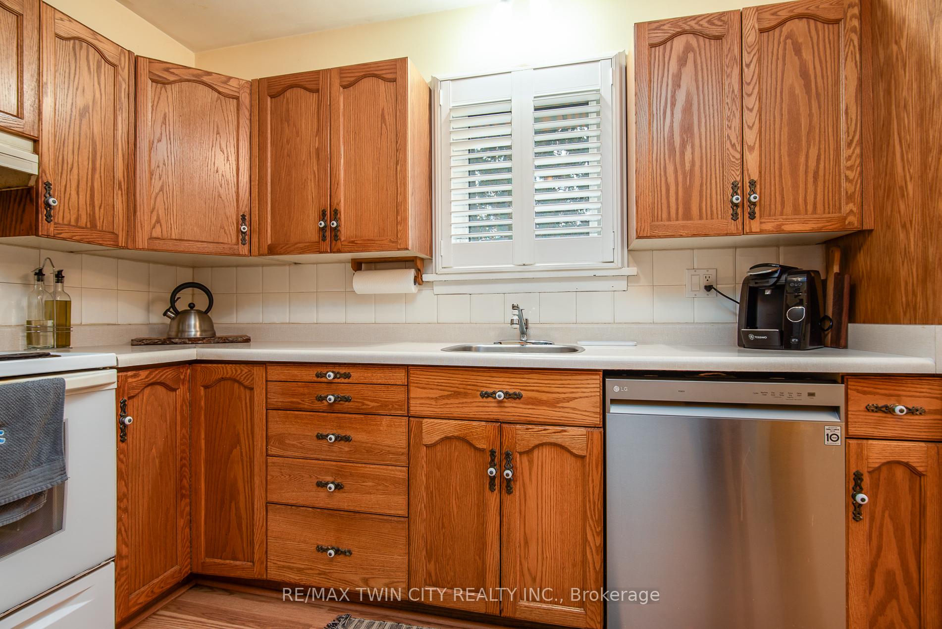 Photo 31 of 1471 Ottawa Street S, Kitchener — HOMEH