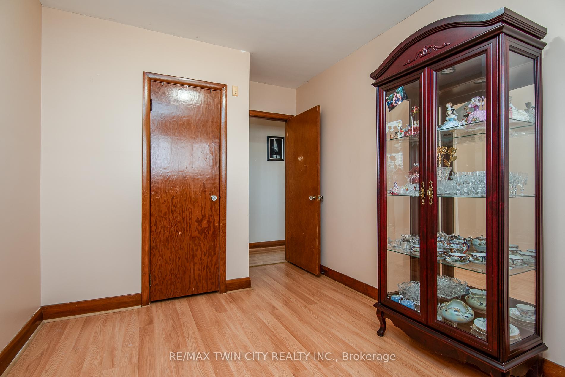 Photo 37 of 1471 Ottawa Street S, Kitchener — HOMEH