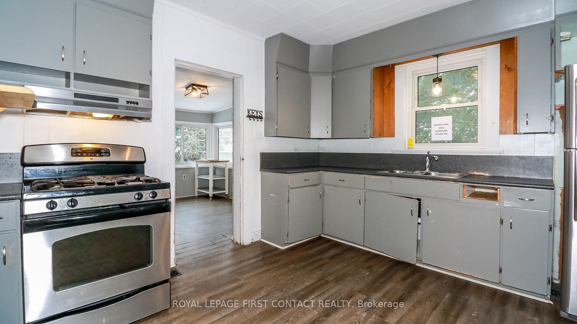Photo 11 of 301 Fourth Street, Midland — HOMEH