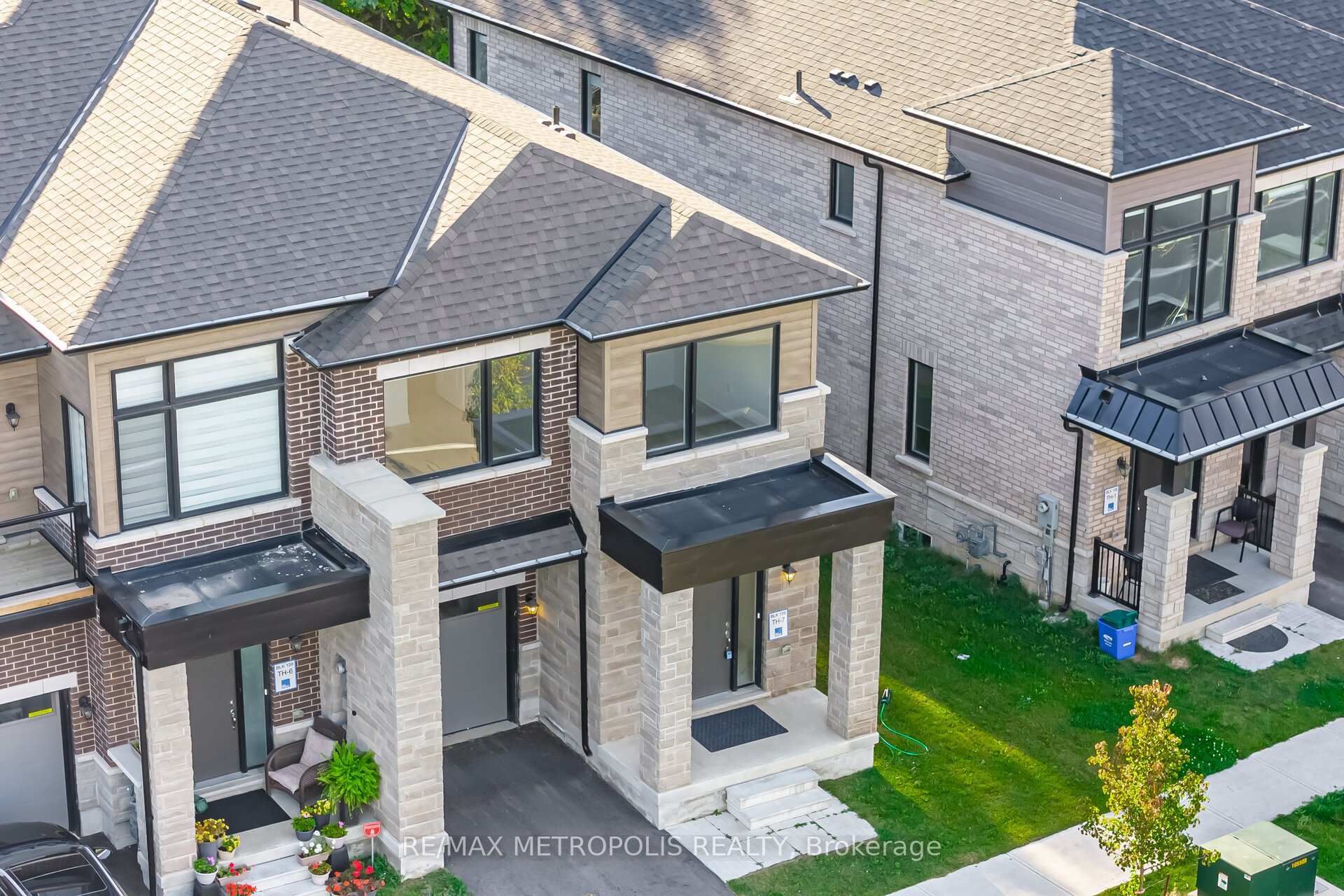 Photo 4 of 1460 Rose Way, Milton, Cobban — HOMEH