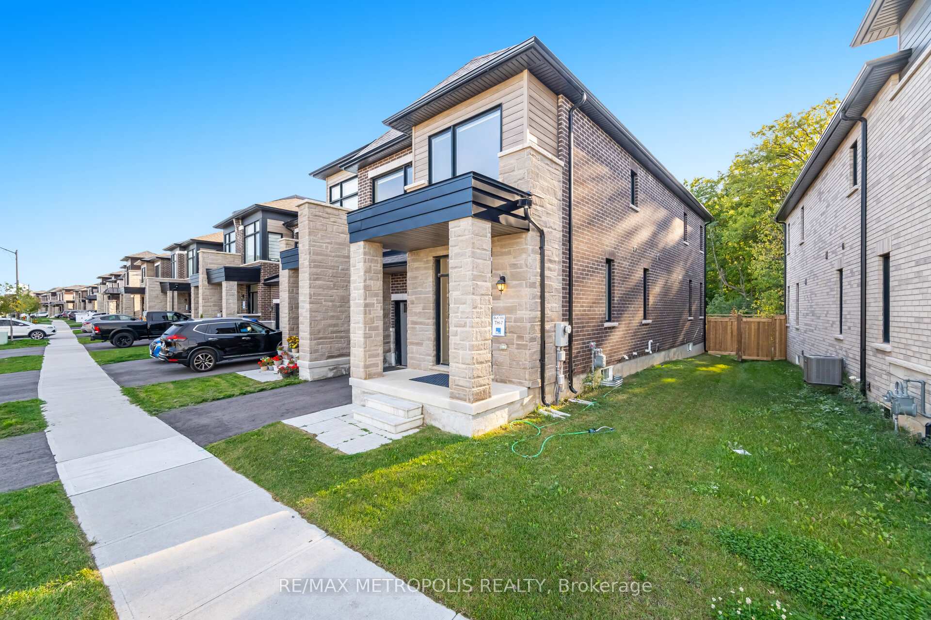 Photo 10 of 1460 Rose Way, Milton, Cobban — HOMEH