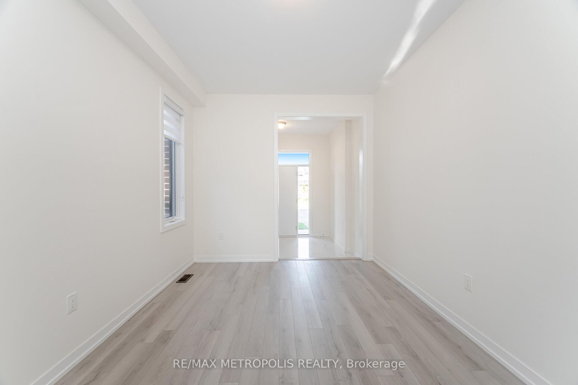 Photo 15 of 1460 Rose Way, Milton, Cobban — HOMEH