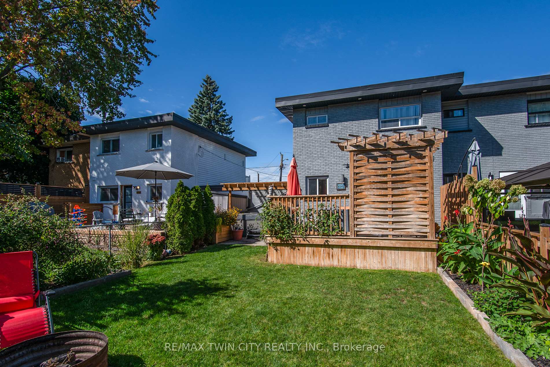 Photo 11 of 131 Kraft Avenue, Kitchener — HOMEH