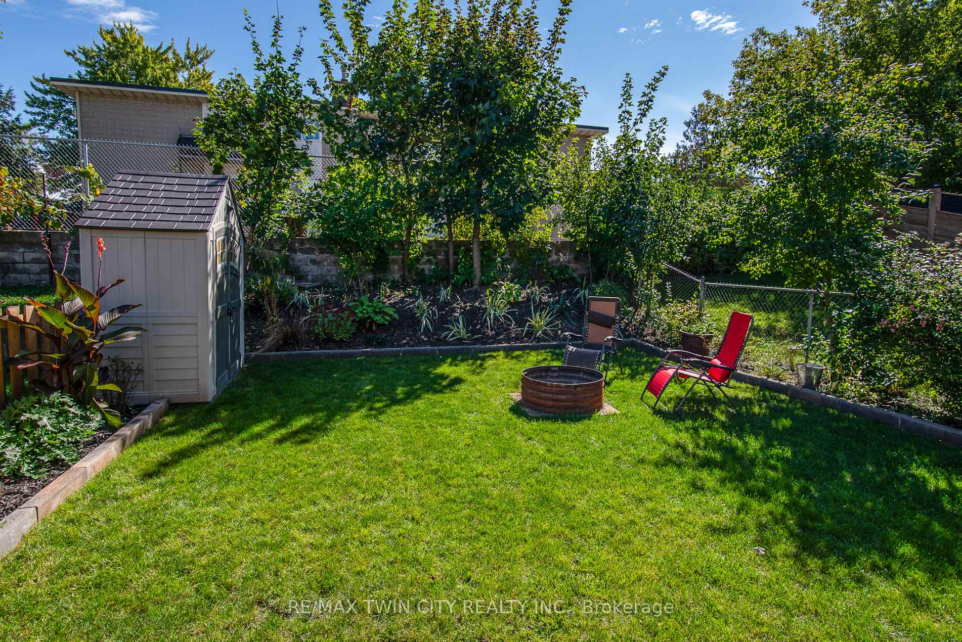 Photo 13 of 131 Kraft Avenue, Kitchener — HOMEH