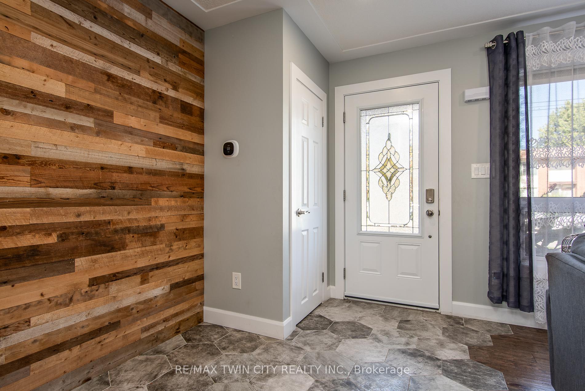 Photo 15 of 131 Kraft Avenue, Kitchener — HOMEH