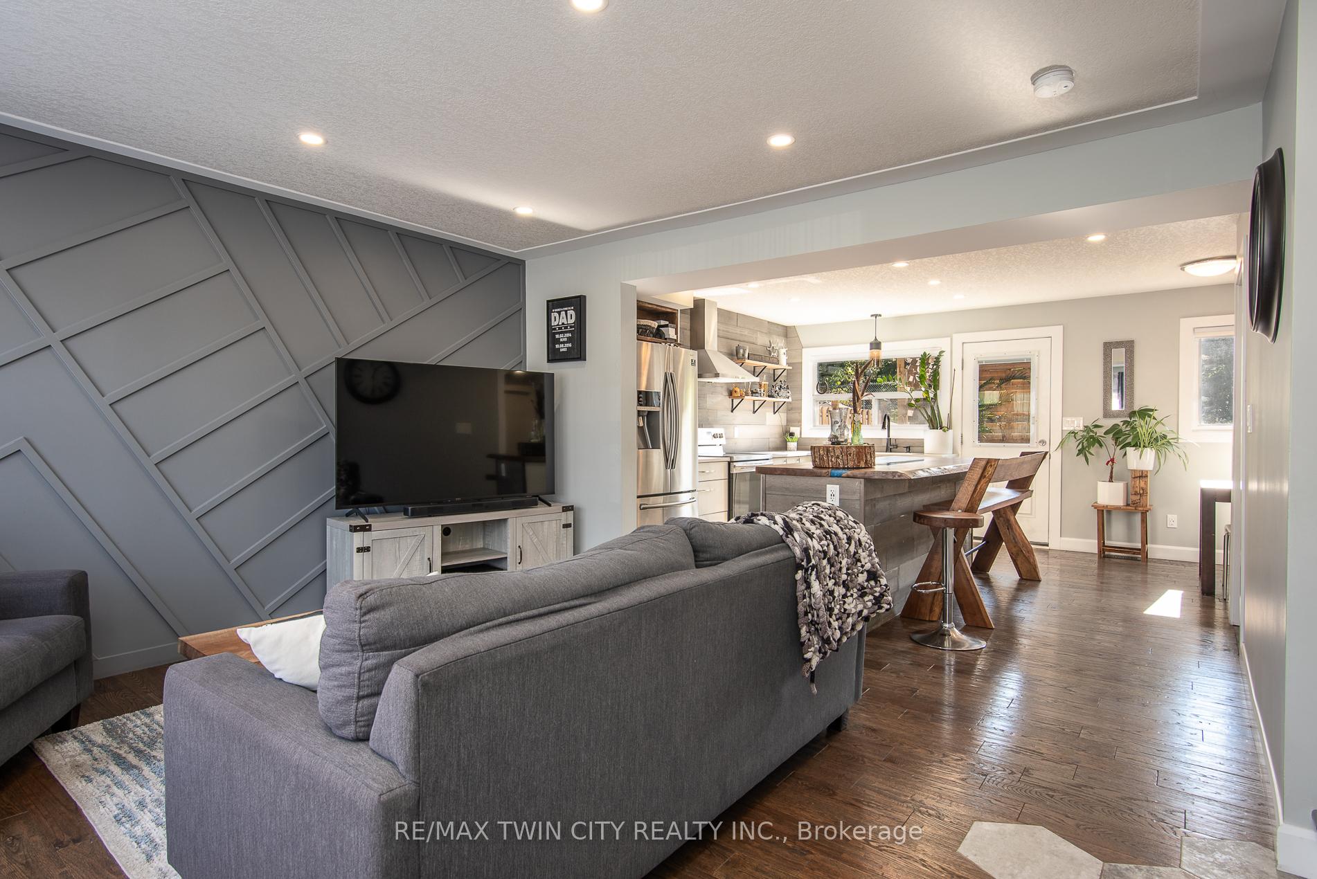 Photo 17 of 131 Kraft Avenue, Kitchener — HOMEH