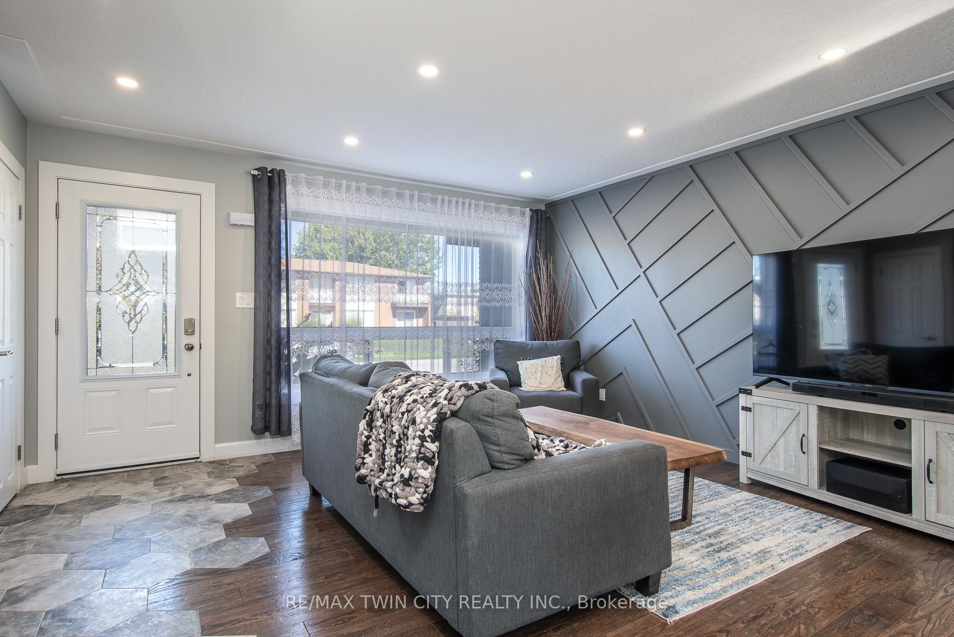 Photo 20 of 131 Kraft Avenue, Kitchener — HOMEH