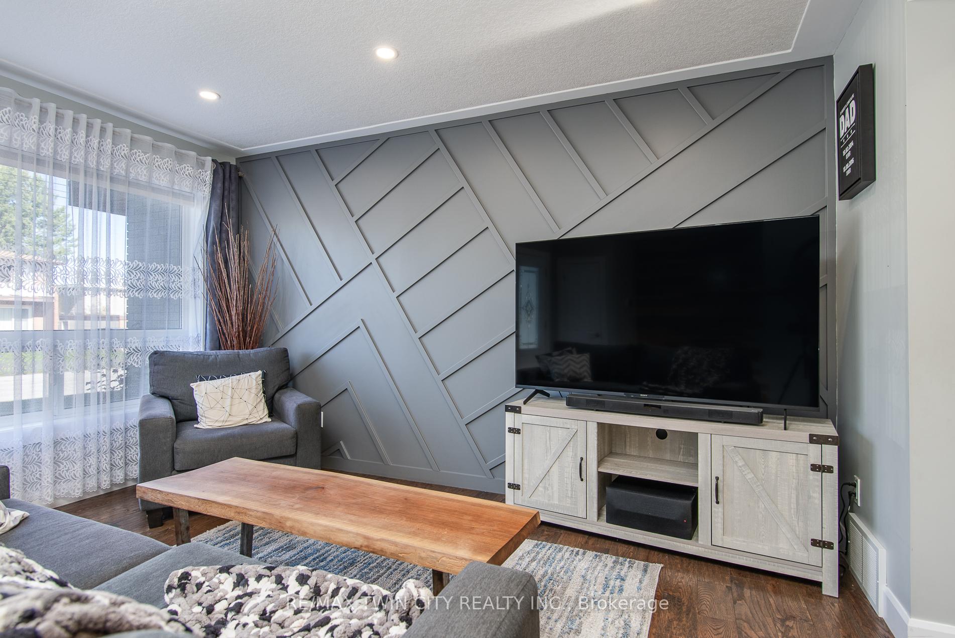 Photo 21 of 131 Kraft Avenue, Kitchener — HOMEH