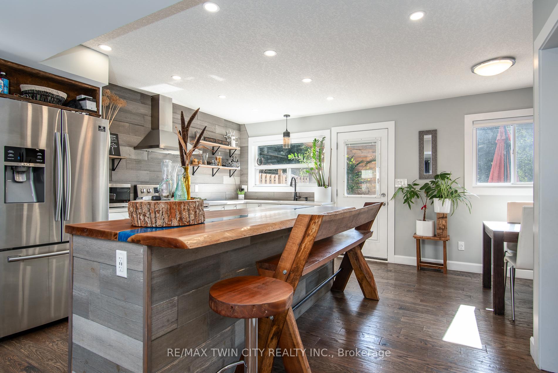 Photo 23 of 131 Kraft Avenue, Kitchener — HOMEH
