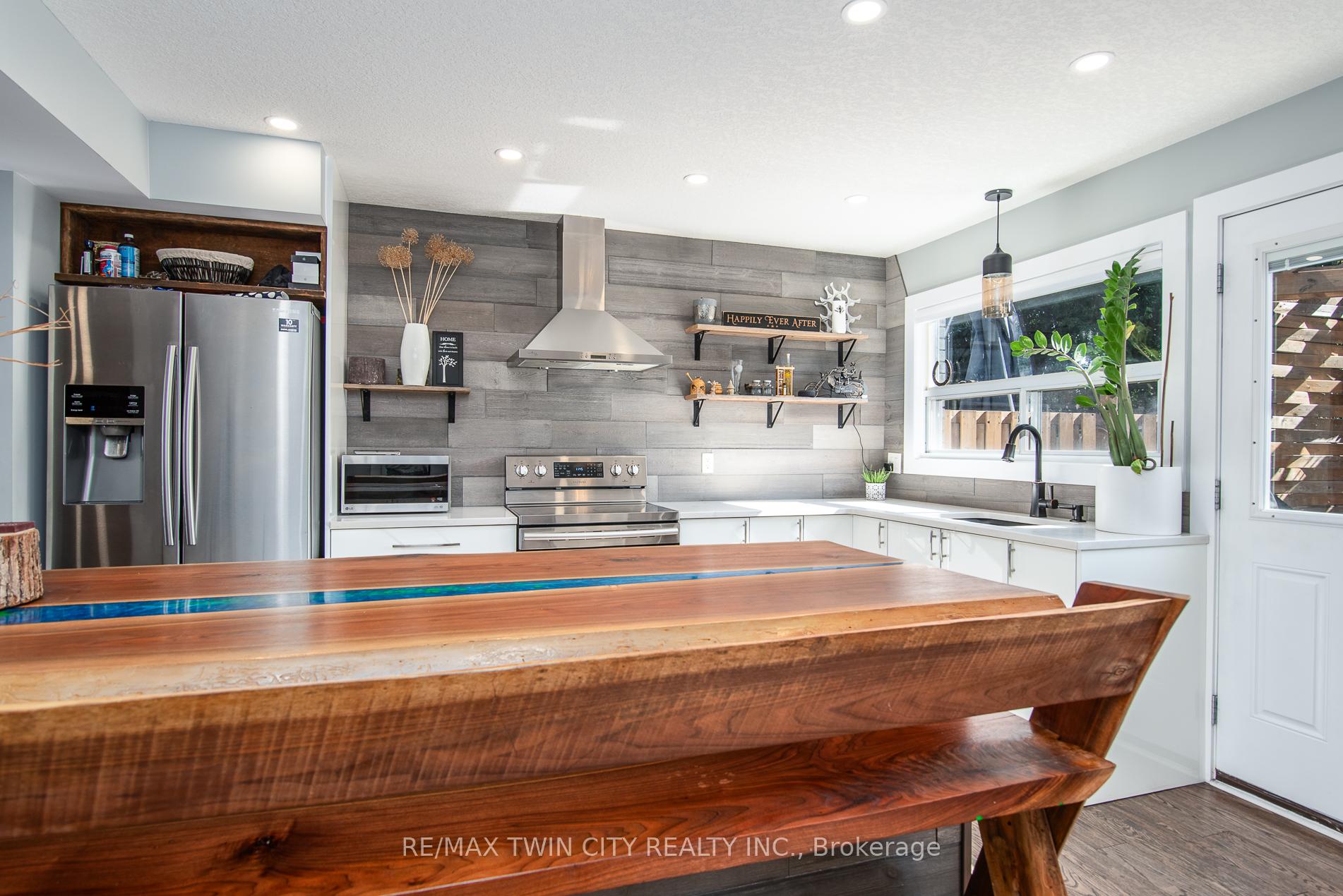 Photo 24 of 131 Kraft Avenue, Kitchener — HOMEH