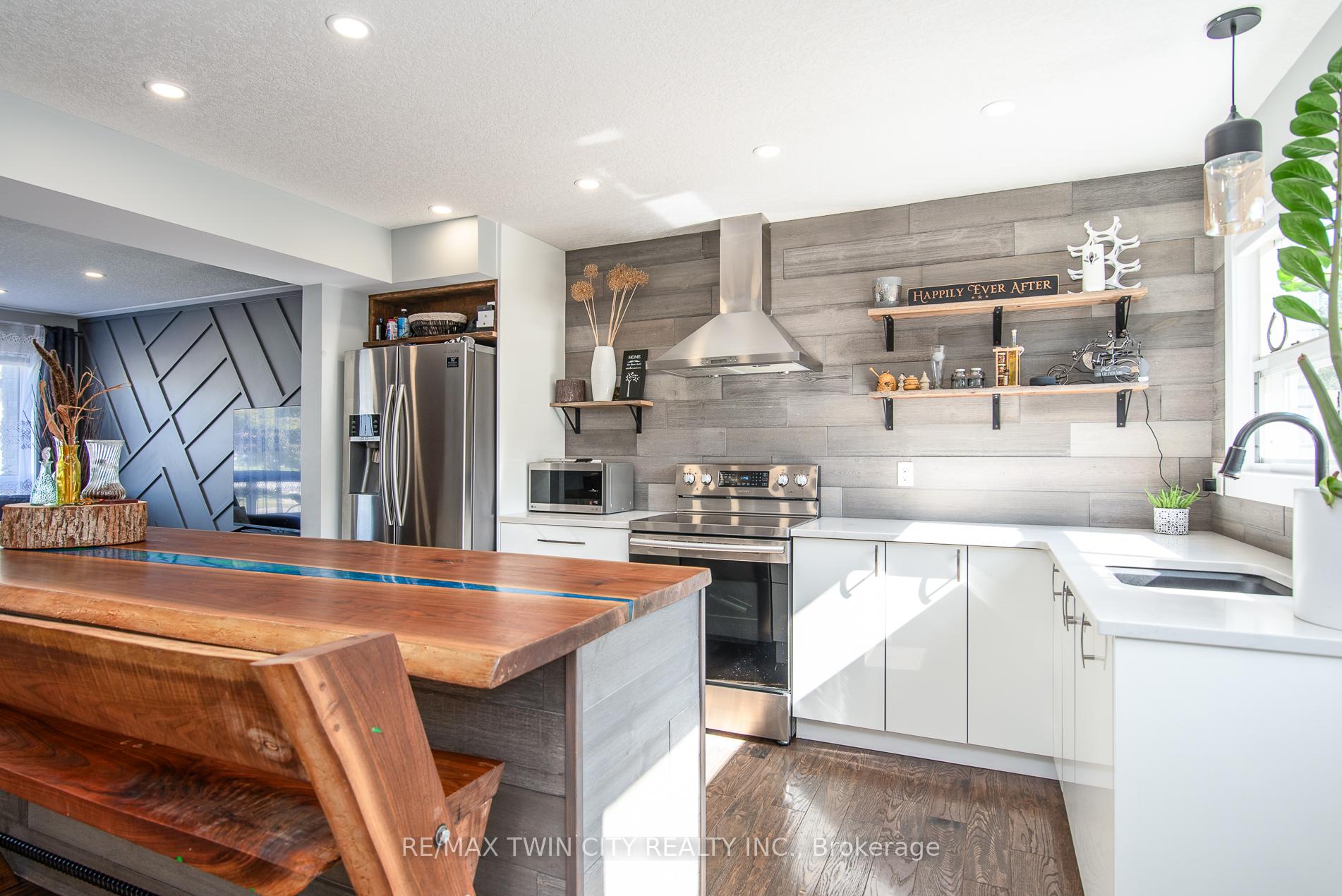 Photo 25 of 131 Kraft Avenue, Kitchener — HOMEH