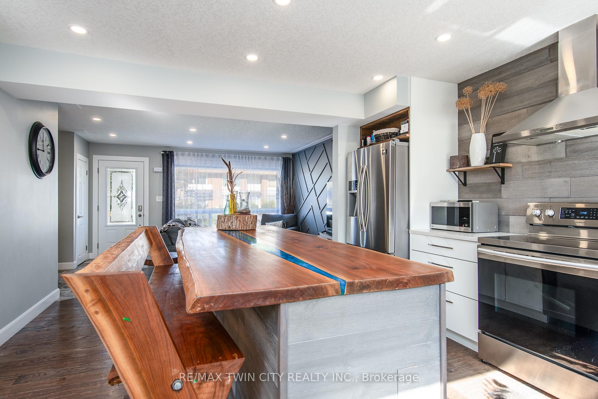 Photo 27 of 131 Kraft Avenue, Kitchener — HOMEH
