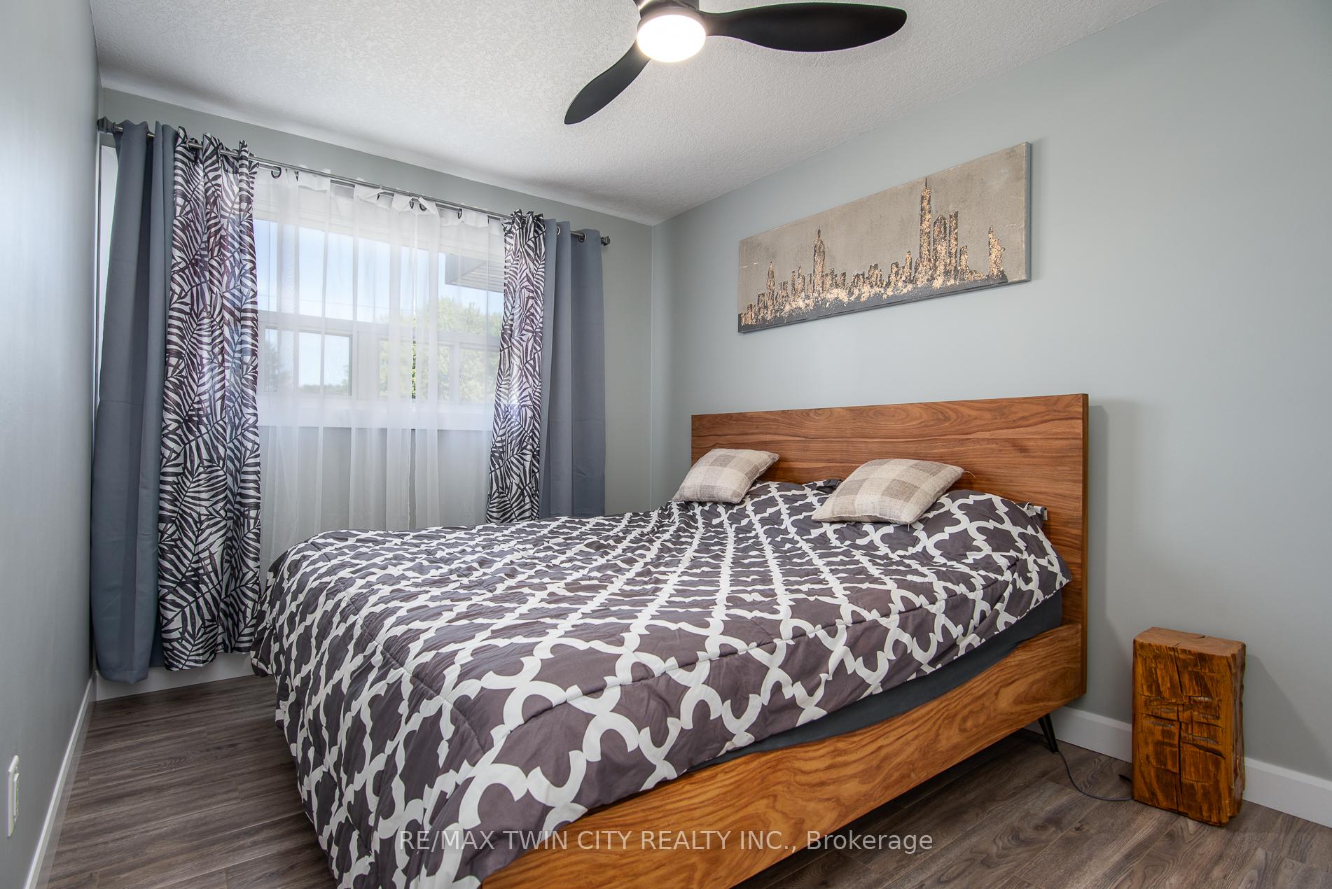 Photo 33 of 131 Kraft Avenue, Kitchener — HOMEH