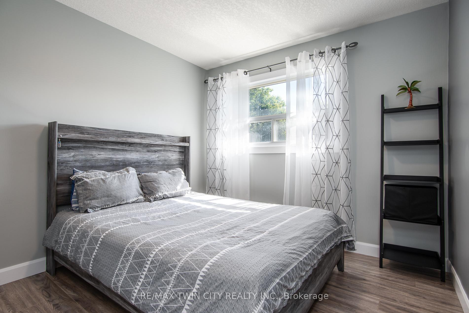 Photo 36 of 131 Kraft Avenue, Kitchener — HOMEH