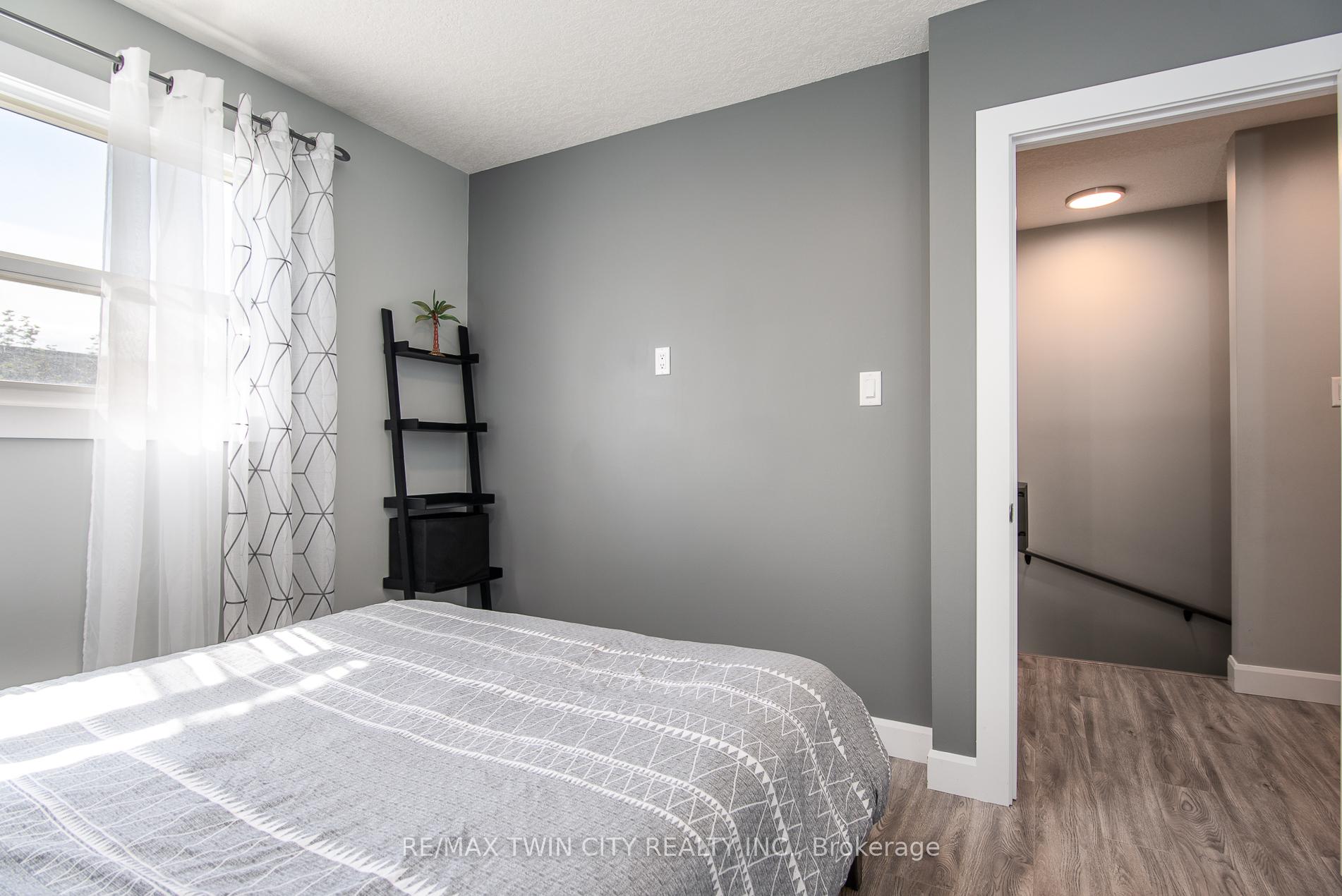 Photo 37 of 131 Kraft Avenue, Kitchener — HOMEH