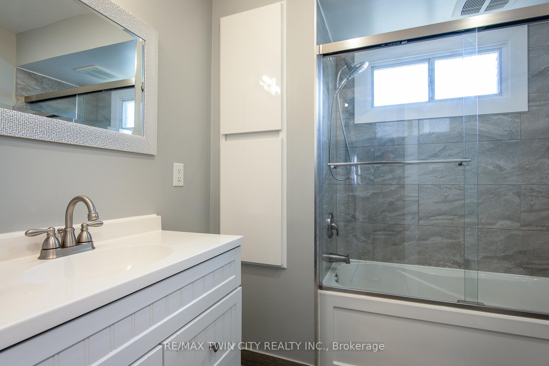 Photo 38 of 131 Kraft Avenue, Kitchener — HOMEH
