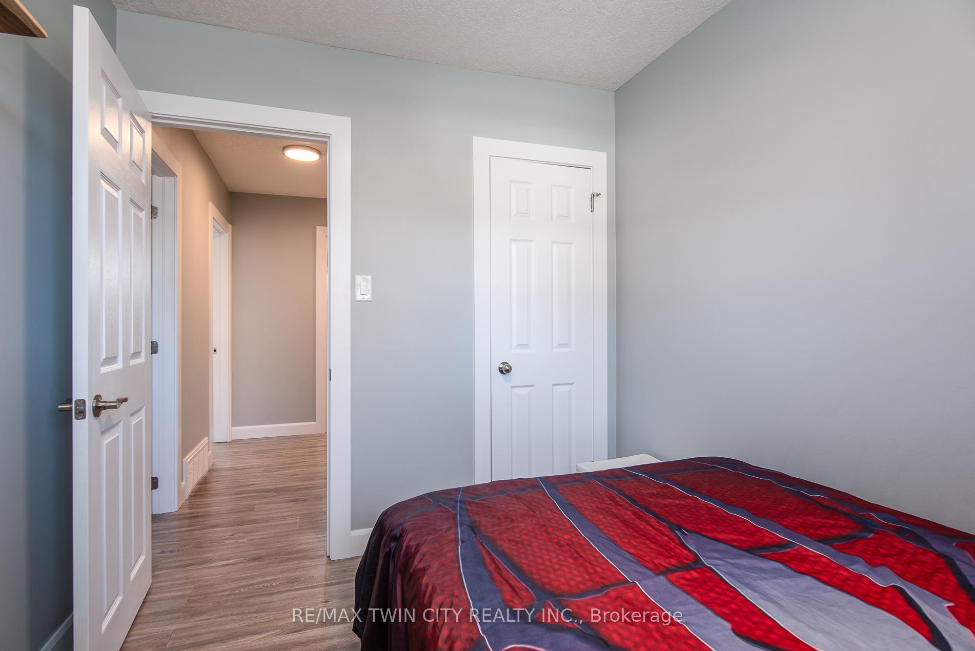 Photo 40 of 131 Kraft Avenue, Kitchener — HOMEH