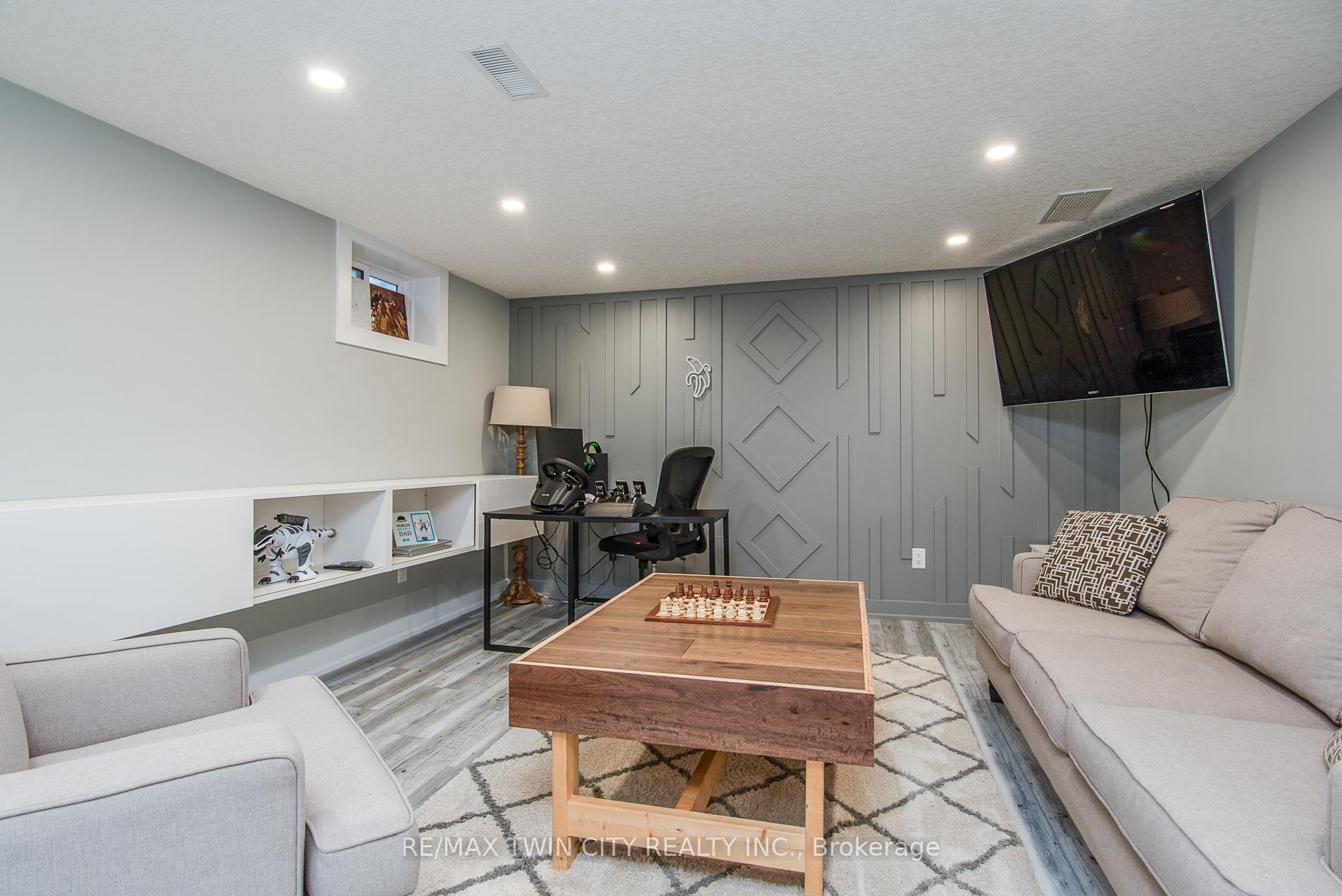 Photo 41 of 131 Kraft Avenue, Kitchener — HOMEH