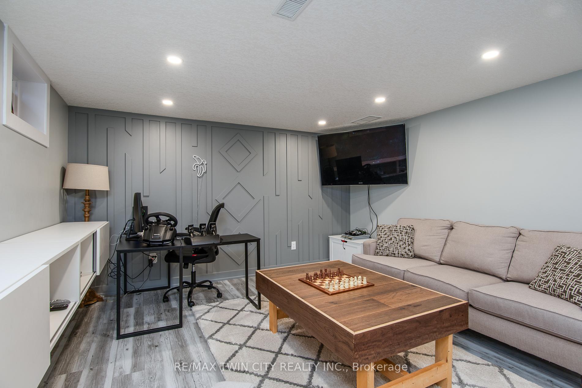 Photo 42 of 131 Kraft Avenue, Kitchener — HOMEH