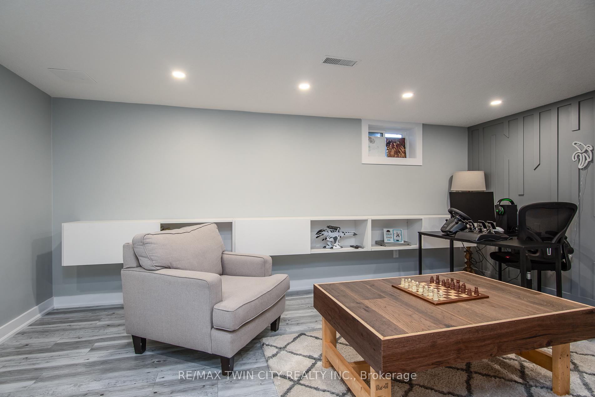 Photo 43 of 131 Kraft Avenue, Kitchener — HOMEH