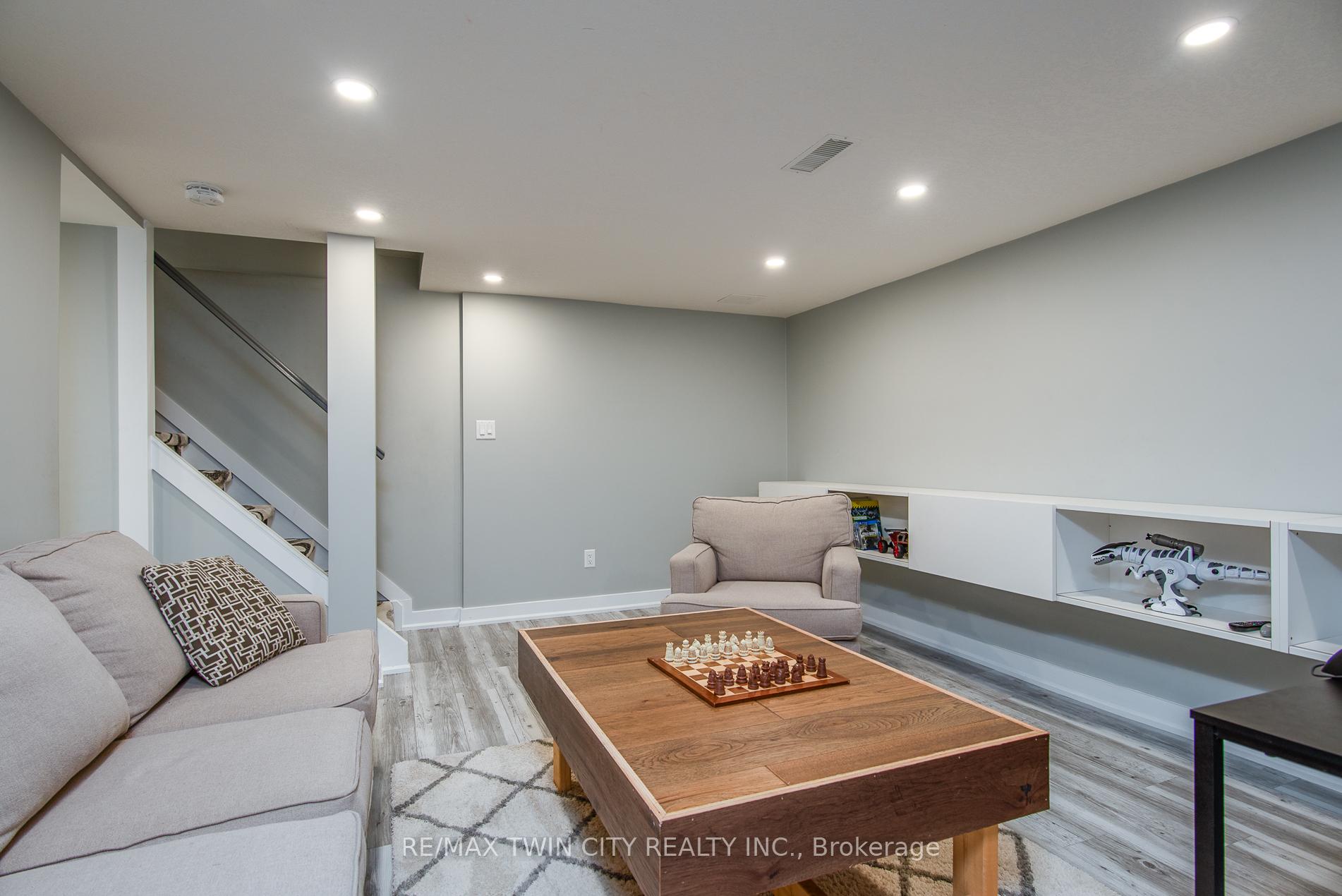 Photo 44 of 131 Kraft Avenue, Kitchener — HOMEH