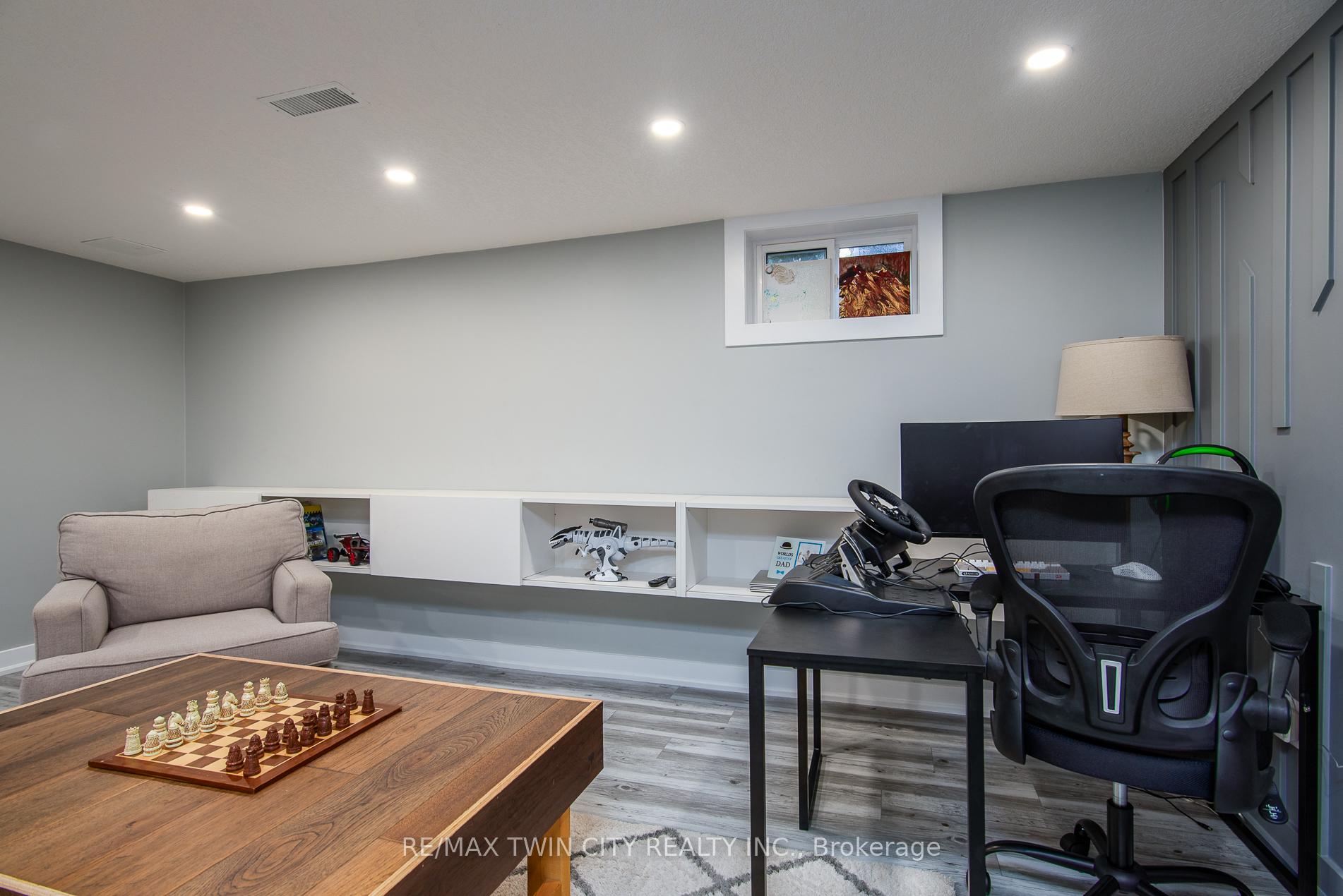 Photo 45 of 131 Kraft Avenue, Kitchener — HOMEH