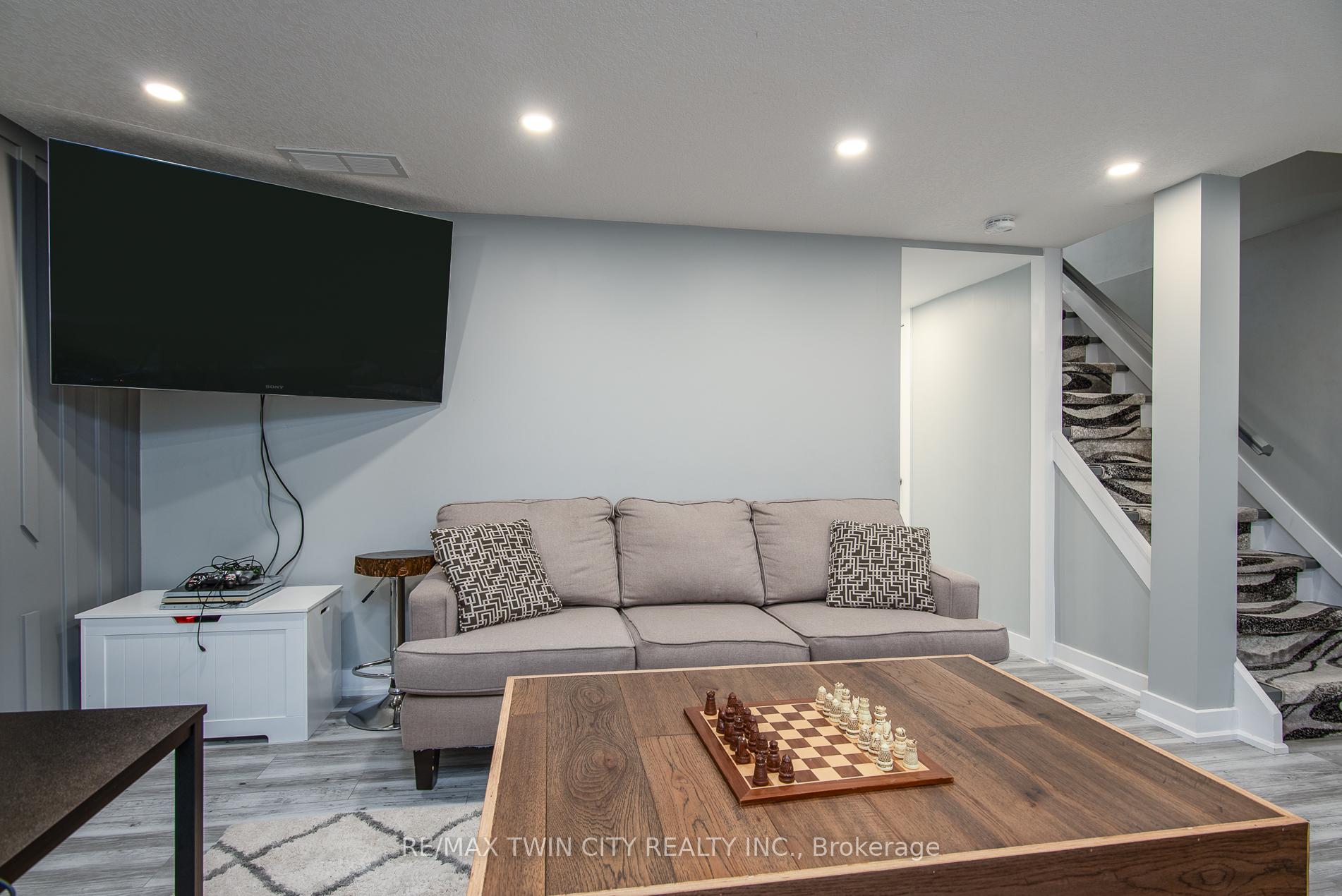 Photo 46 of 131 Kraft Avenue, Kitchener — HOMEH