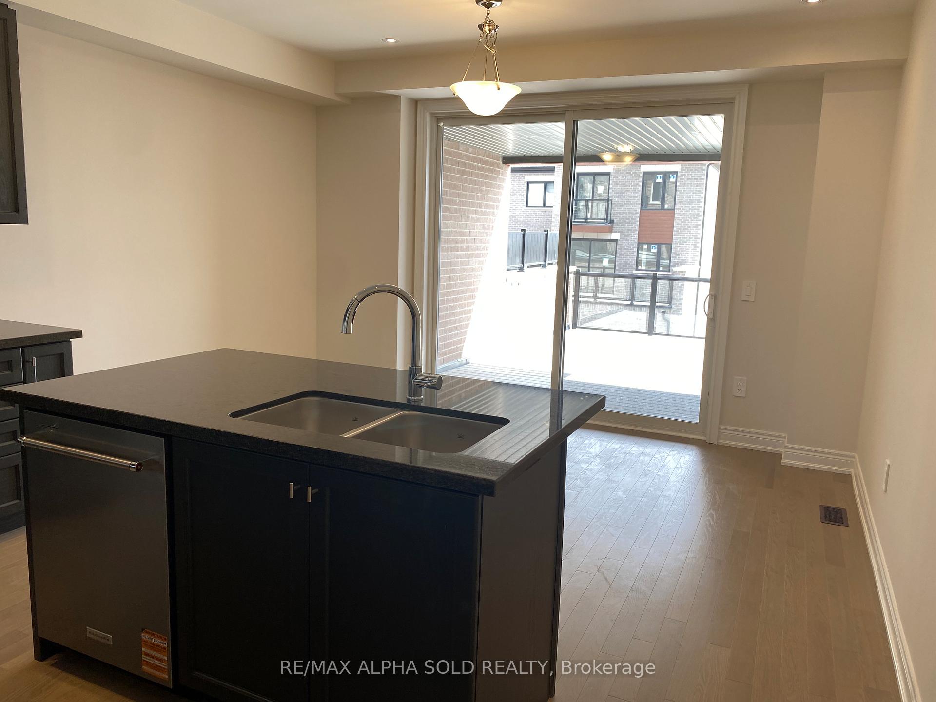 Photo 3 of 559 Vine Cliff Boulevard, Markham, Rural Markham — HOMEH