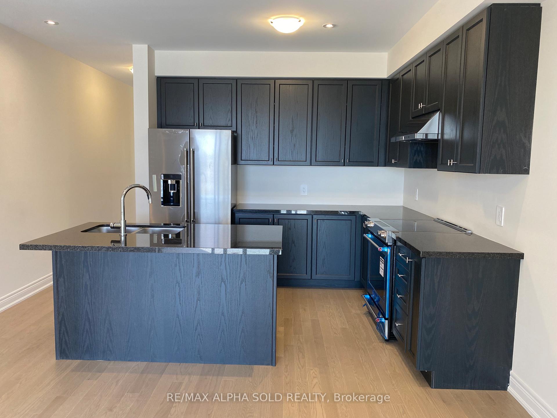Photo 4 of 559 Vine Cliff Boulevard, Markham, Rural Markham — HOMEH