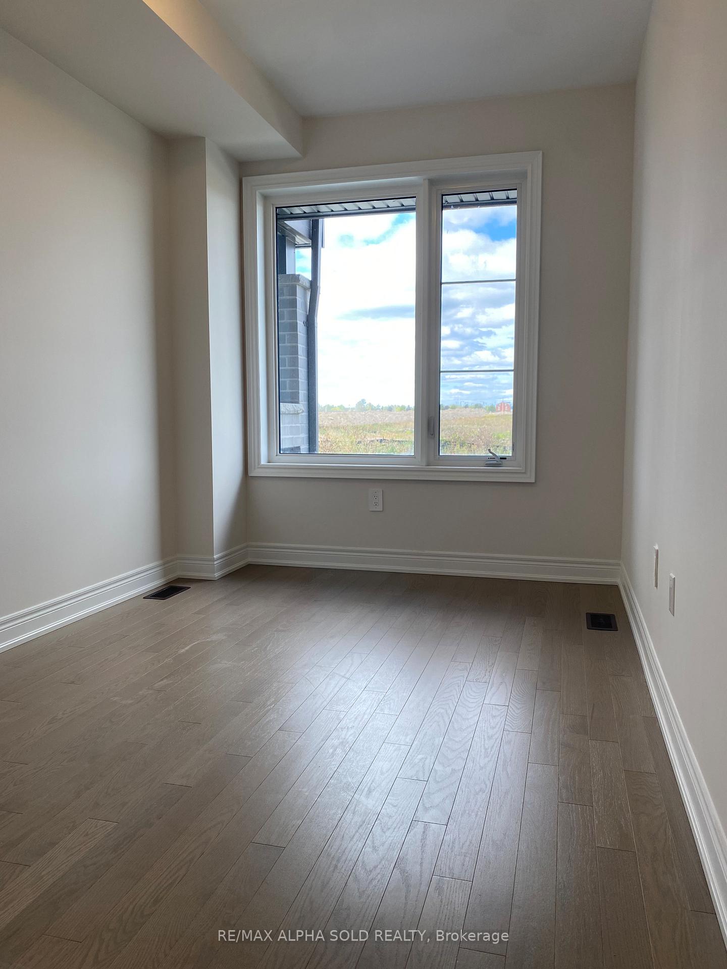 Photo 11 of 559 Vine Cliff Boulevard, Markham, Rural Markham — HOMEH