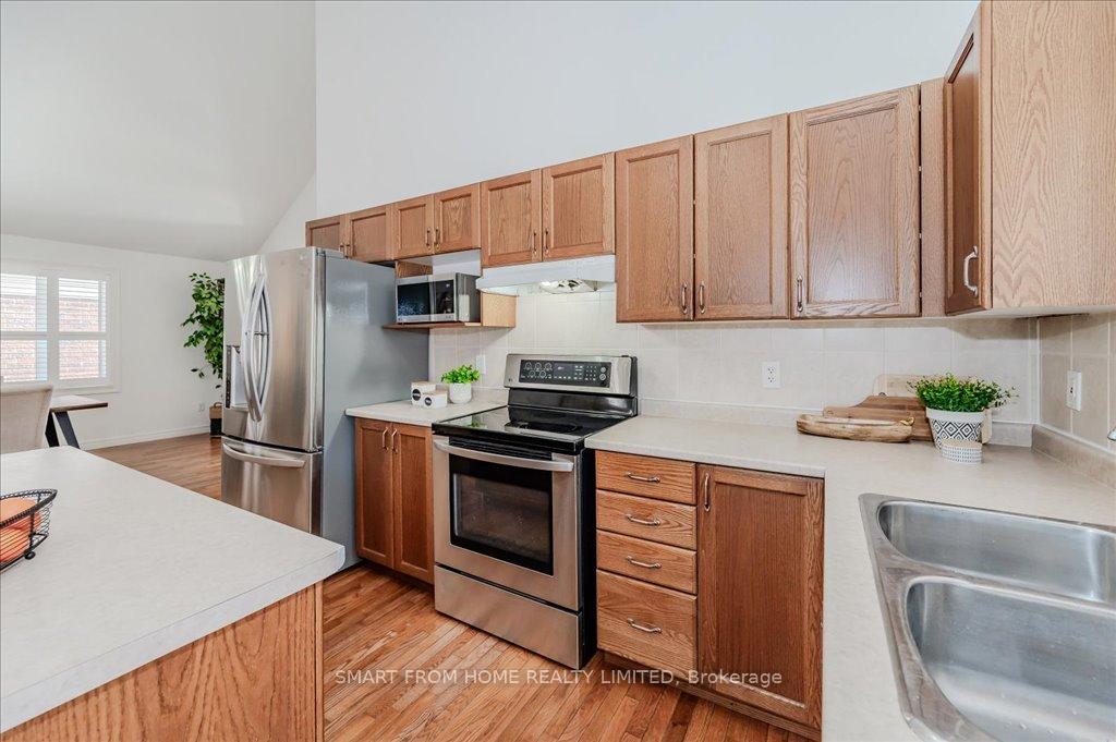 Photo 14 of 53 Apple Ridge Drive, Kitchener, Doon South — HOMEH