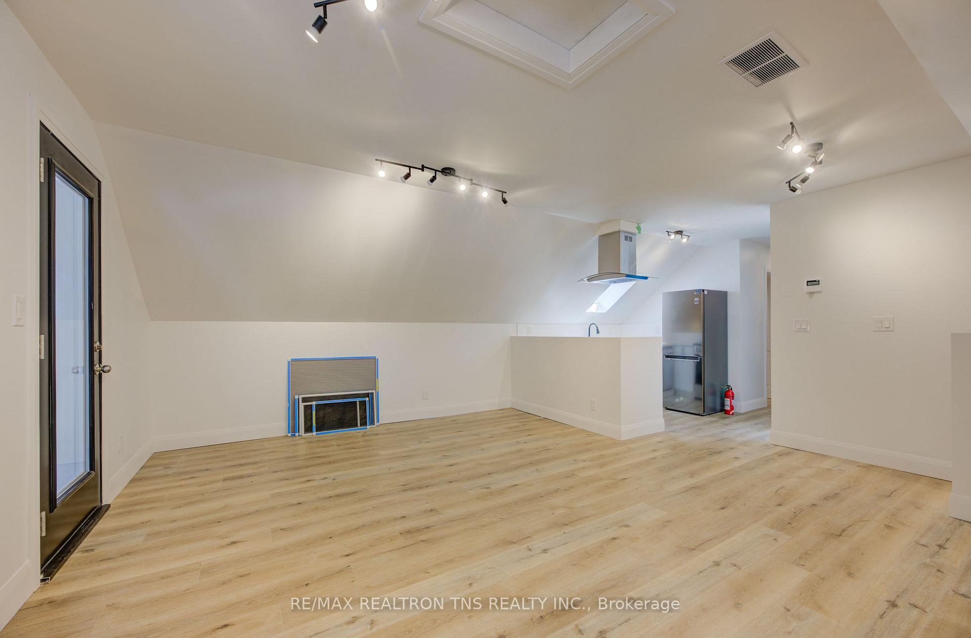 Photo 2 of Unit 2, 43 West Avenue S, Hamilton, Stinson — HOMEH