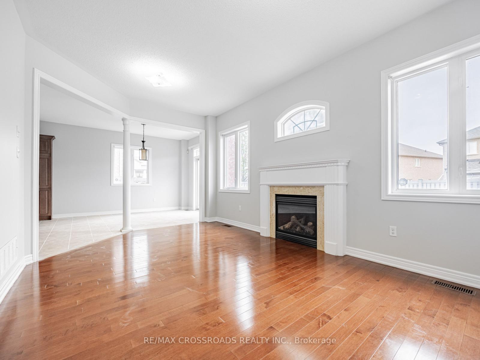Photo 6 of 90 Reginald Lamb Crescent, Markham, Box Grove — HOMEH