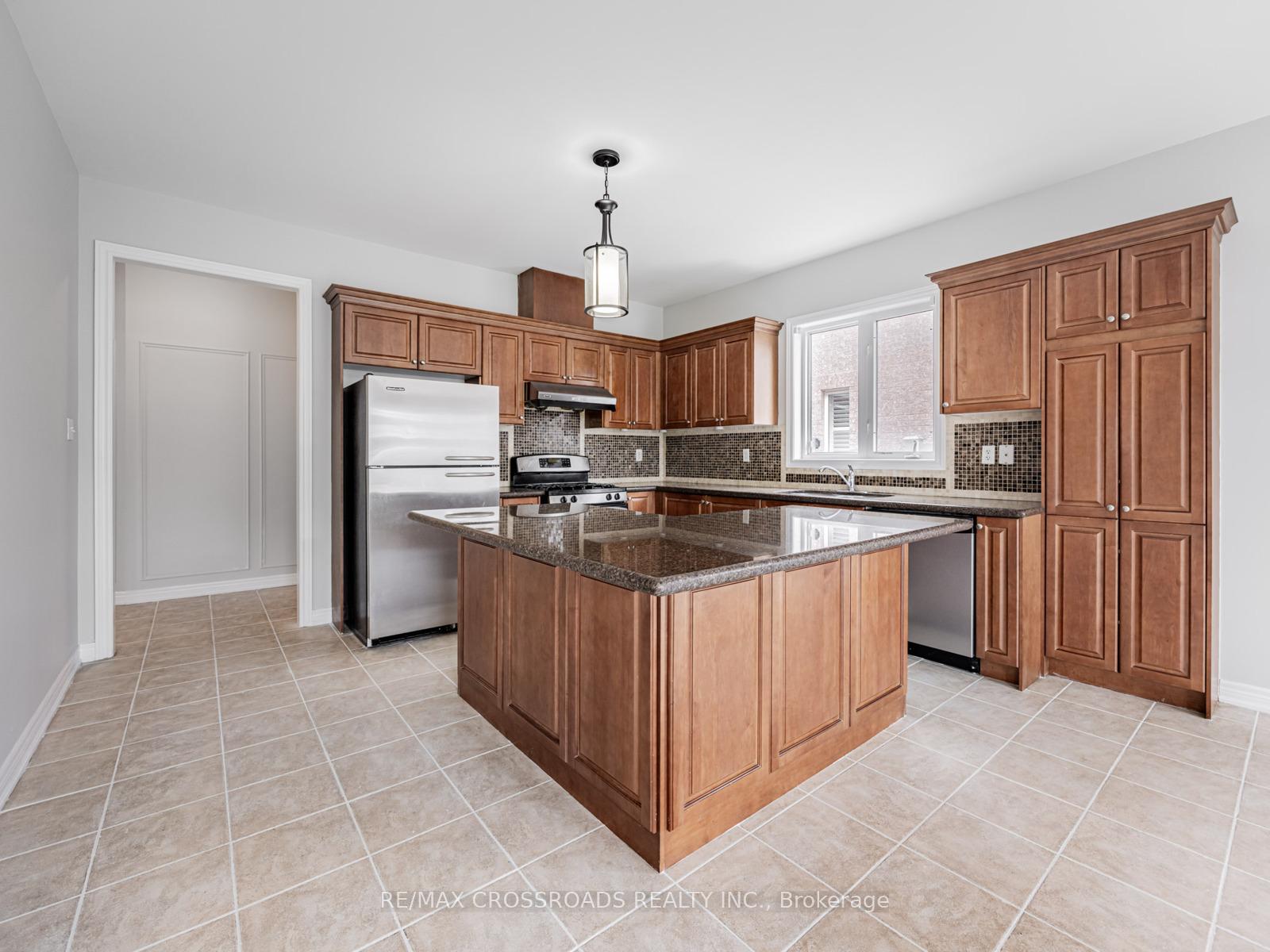 Photo 9 of 90 Reginald Lamb Crescent, Markham, Box Grove — HOMEH