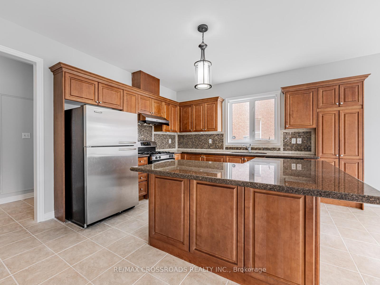 Photo 10 of 90 Reginald Lamb Crescent, Markham, Box Grove — HOMEH