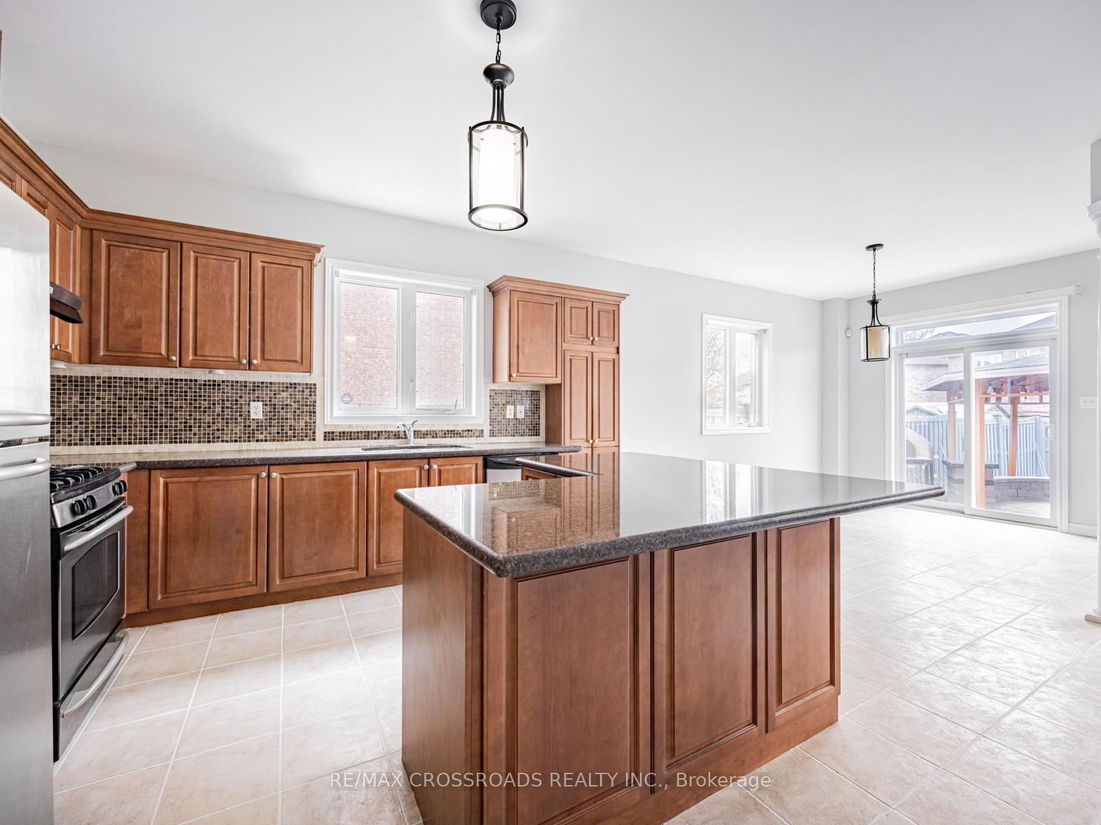 Photo 11 of 90 Reginald Lamb Crescent, Markham, Box Grove — HOMEH