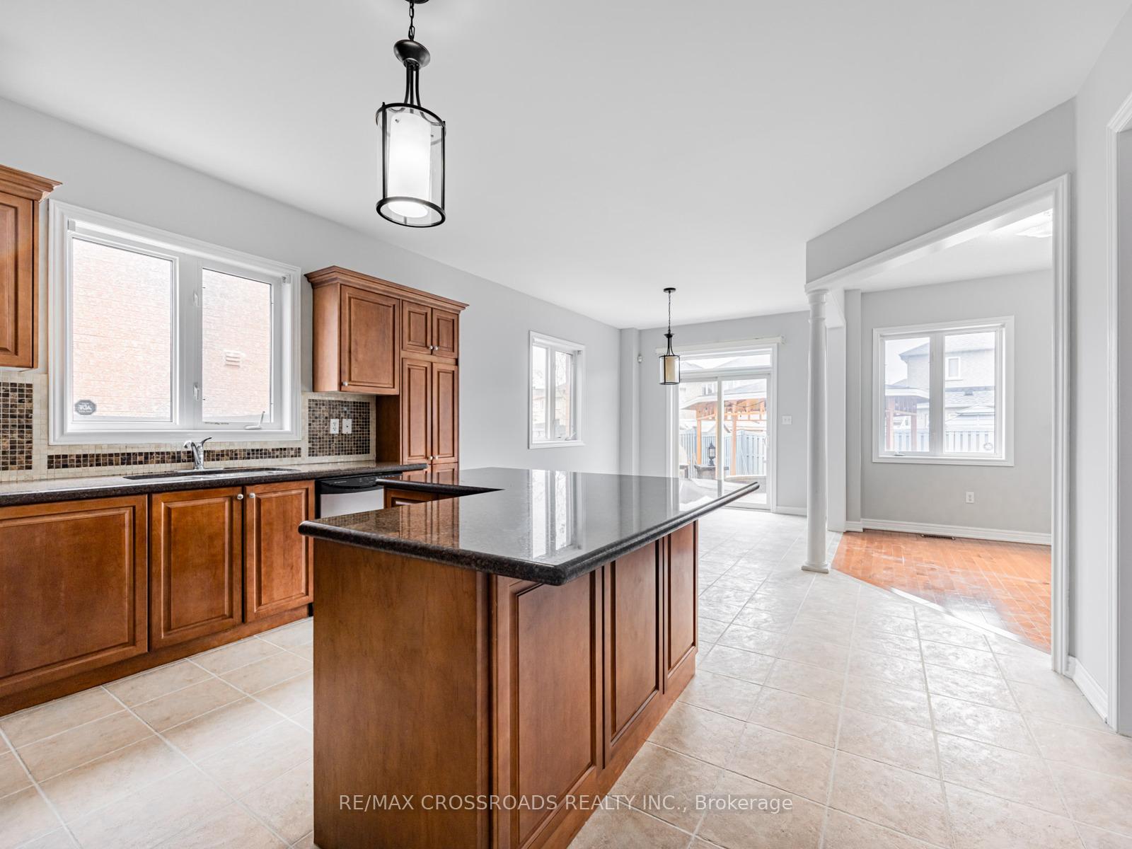 Photo 12 of 90 Reginald Lamb Crescent, Markham, Box Grove — HOMEH
