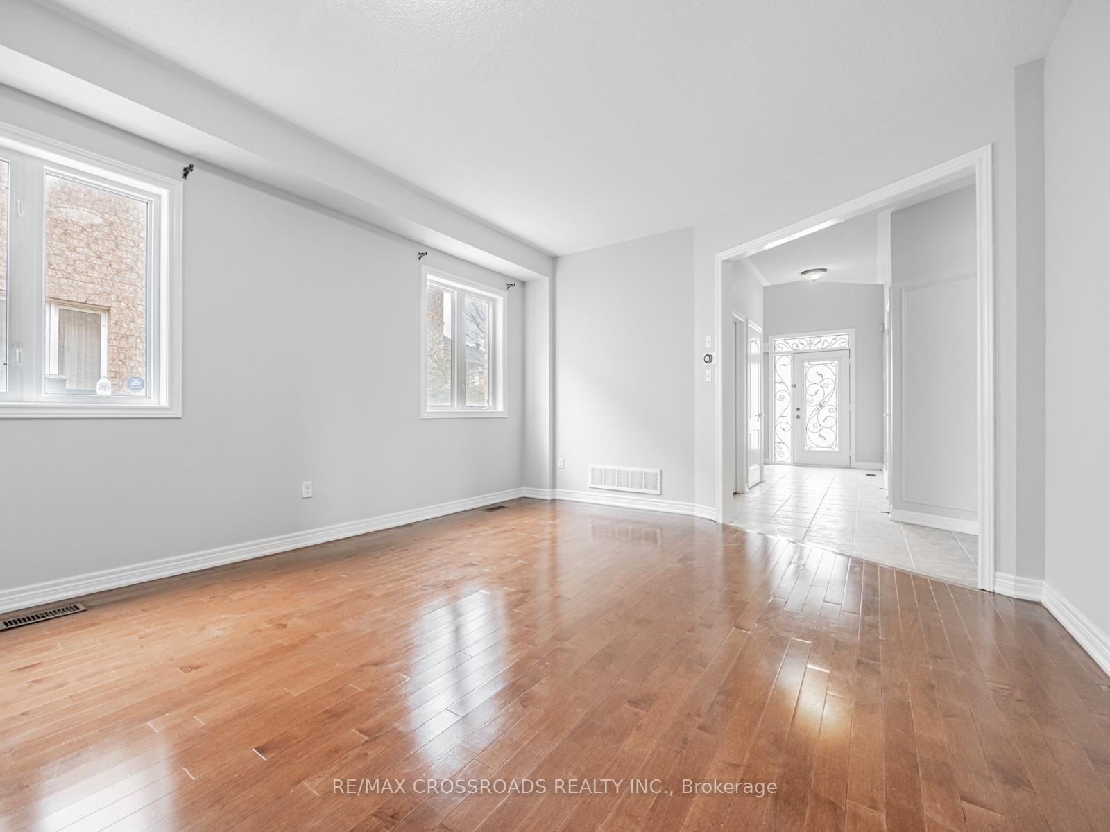 Photo 13 of 90 Reginald Lamb Crescent, Markham, Box Grove — HOMEH