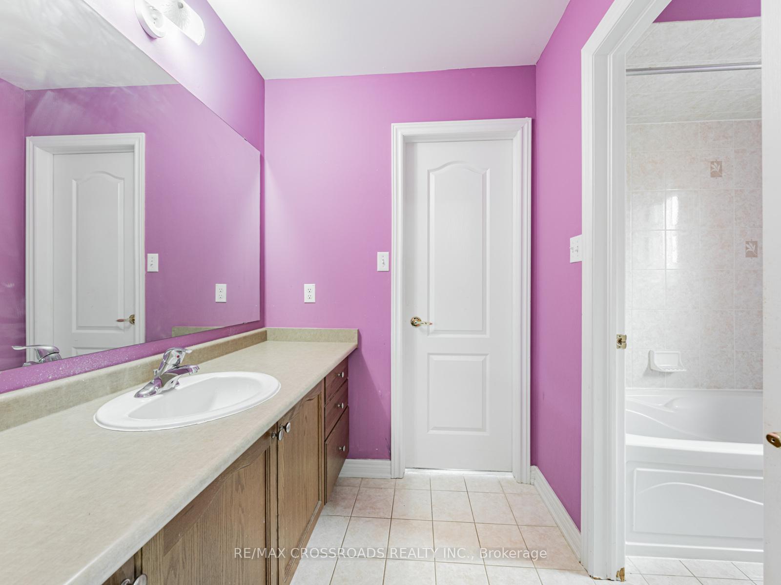 Photo 23 of 90 Reginald Lamb Crescent, Markham, Box Grove — HOMEH