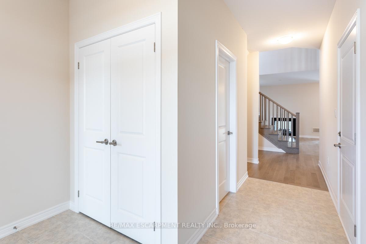 Photo 2 of 59 Starfire Crescent, Hamilton, Winona — HOMEH