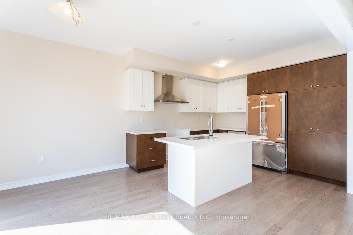 Photo 3 of 59 Starfire Crescent, Hamilton, Winona — HOMEH