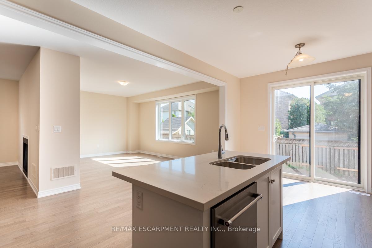 Photo 5 of 59 Starfire Crescent, Hamilton, Winona — HOMEH