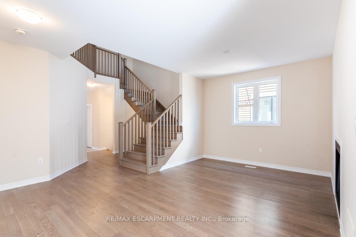 Photo 9 of 59 Starfire Crescent, Hamilton, Winona — HOMEH