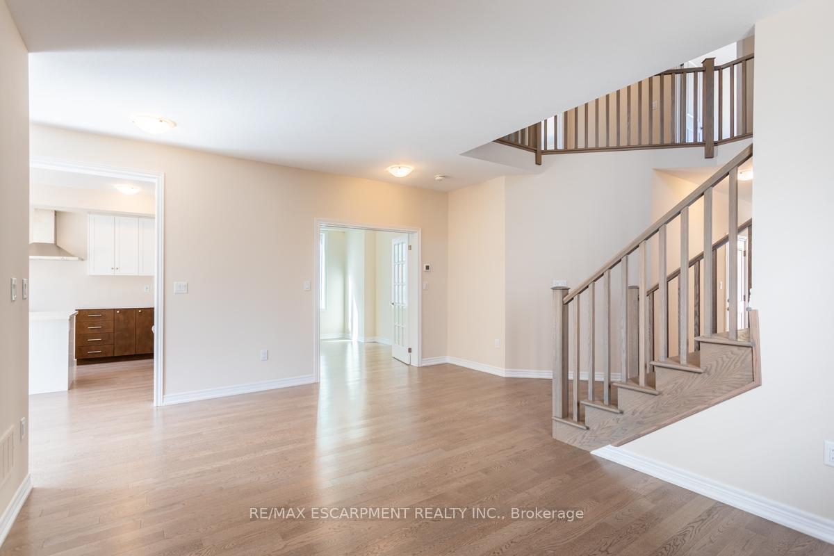 Photo 10 of 59 Starfire Crescent, Hamilton, Winona — HOMEH