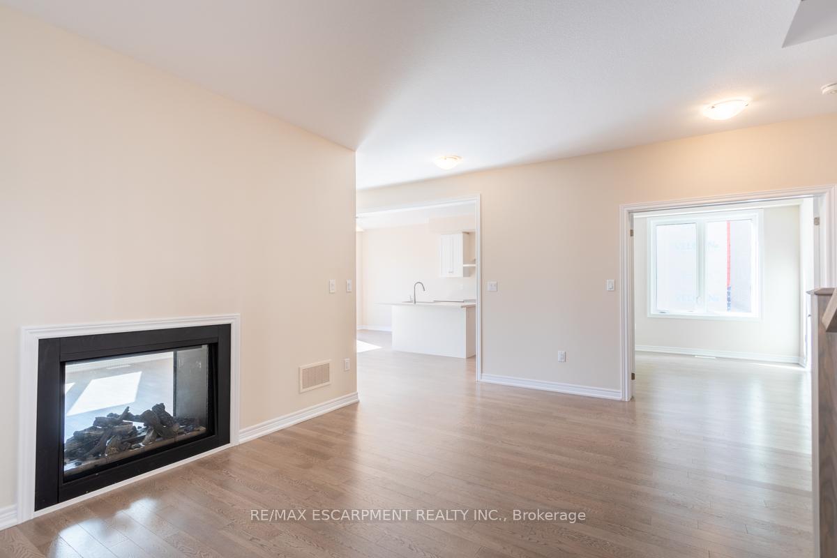 Photo 11 of 59 Starfire Crescent, Hamilton, Winona — HOMEH