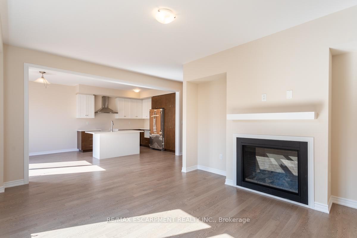 Photo 13 of 59 Starfire Crescent, Hamilton, Winona — HOMEH