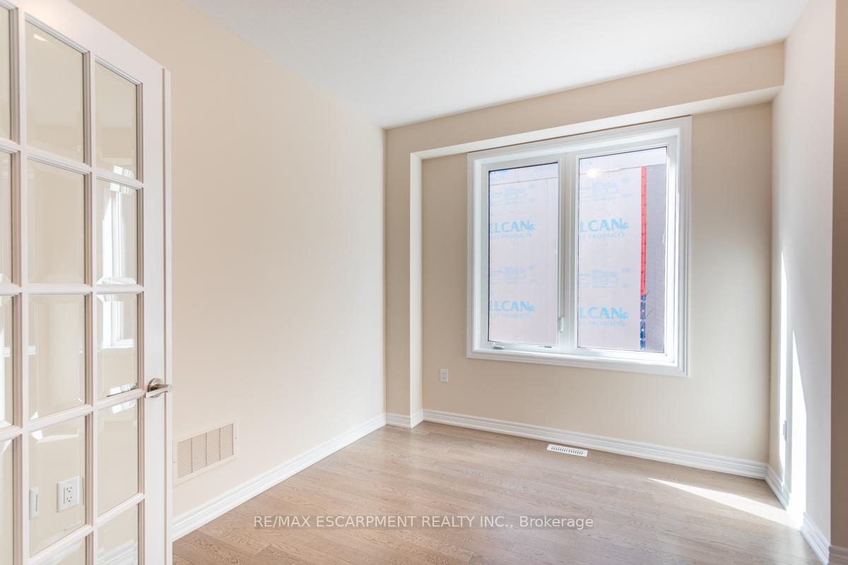 Photo 15 of 59 Starfire Crescent, Hamilton, Winona — HOMEH
