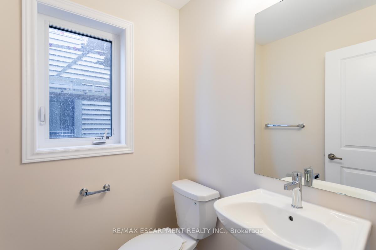 Photo 16 of 59 Starfire Crescent, Hamilton, Winona — HOMEH